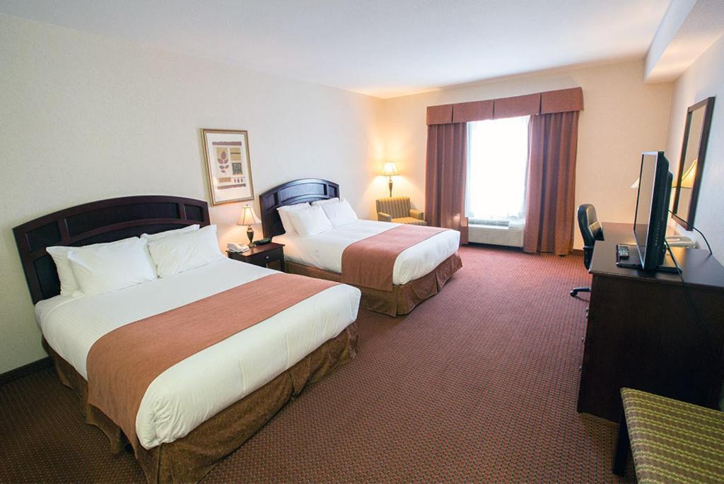 Pomeroy Inn & Suites Fort St. John Esterno foto