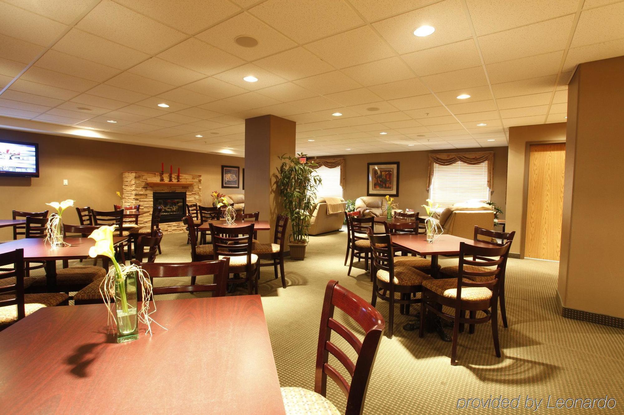 Pomeroy Inn & Suites Fort St. John Esterno foto