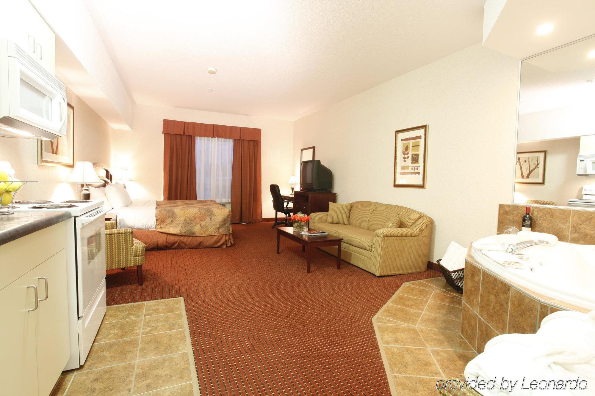 Pomeroy Inn & Suites Fort St. John Esterno foto