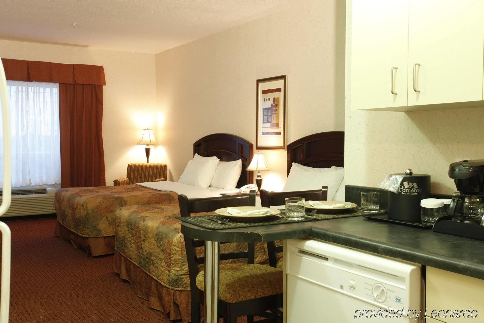 Pomeroy Inn & Suites Fort St. John Esterno foto